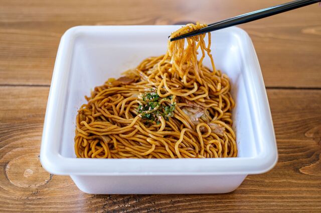 【カップ麺】「一平ちゃん」でも「U.F.O.」「ペヤング」でもなく…カップ焼きそば市場の知られざる“ナンバーワンヒット商品”とは？