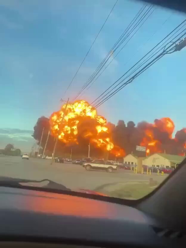 【米国】ケンタッキー州ルイビルで、UPSの貨物機が離陸に失敗し、炎上したと報じられています