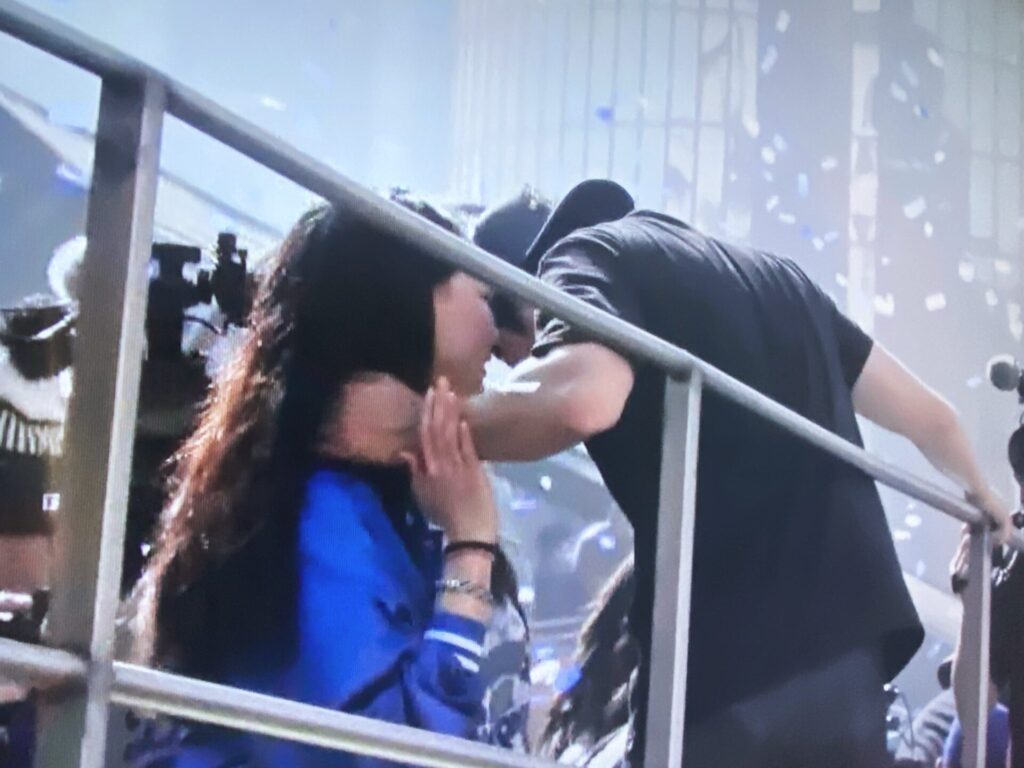 【画像】大谷翔平さん、公衆の面前で真美子にムラついてる姿を晒し炎上W