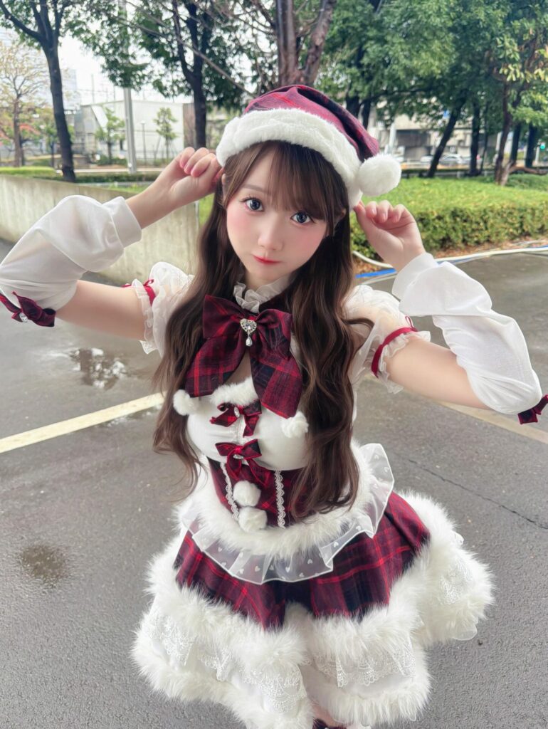 【アイドル】「世界一かわいい」「可愛い過ぎてヤバい」 =LOVEみりにゃ(27歳)のミニスカサンタコスに騒然