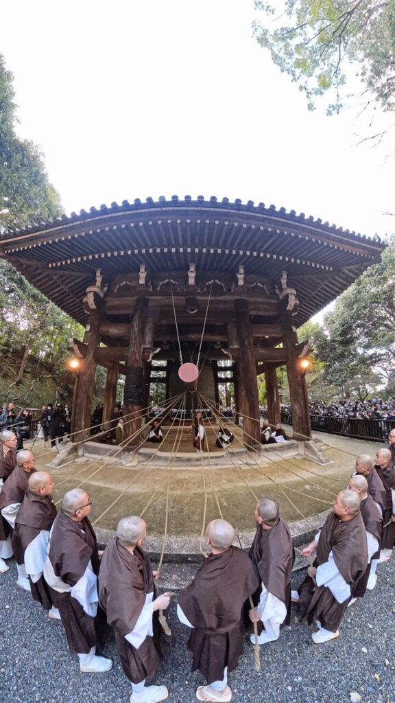 【悲報】日本人「除夜の鐘うるさい！！」→寺「除夜の鐘やめます」W