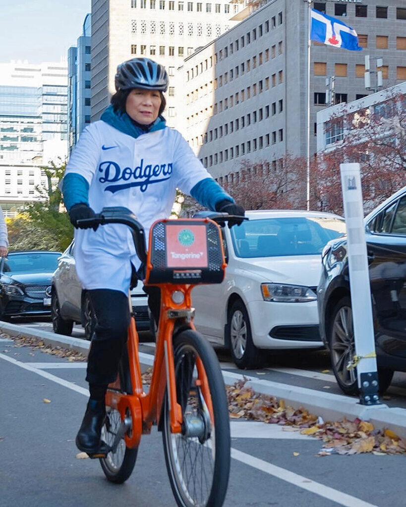 トロント市長、ドジャースのユニ着用　WS賭けで「罰ゲーム」