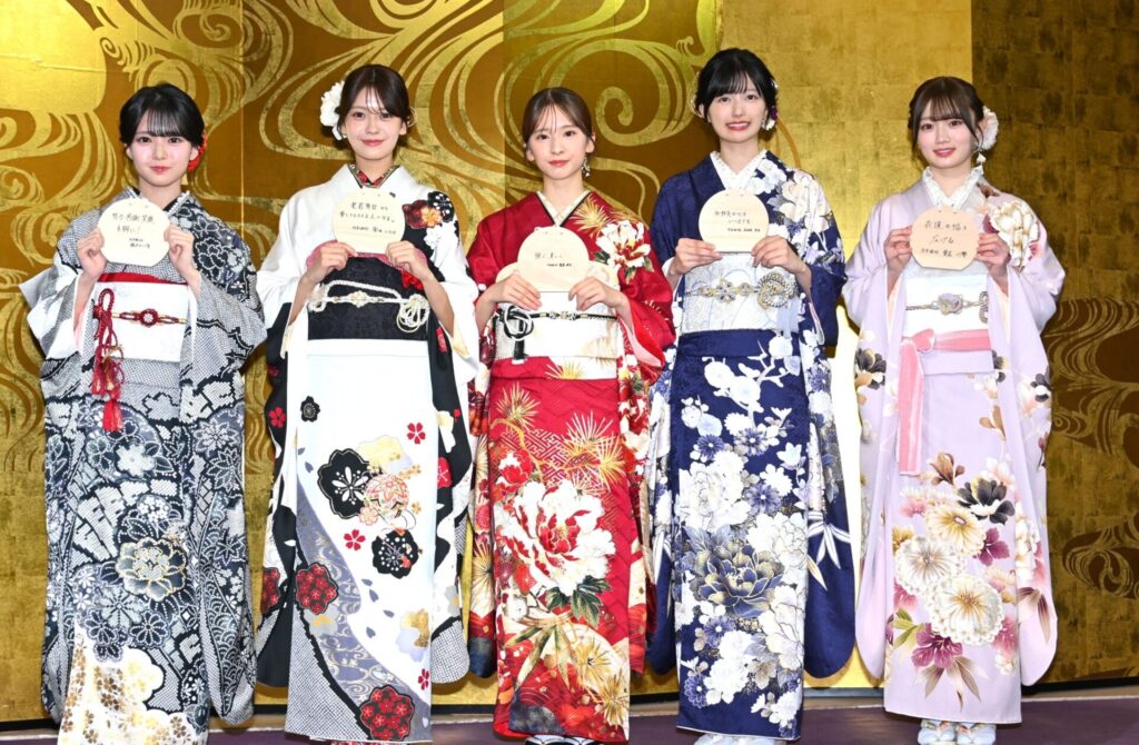 【乃木坂46】菅原咲月、五百城茉央、奥田いろは、愛宕心響、瀬戸口心月が乃木神社で成人式