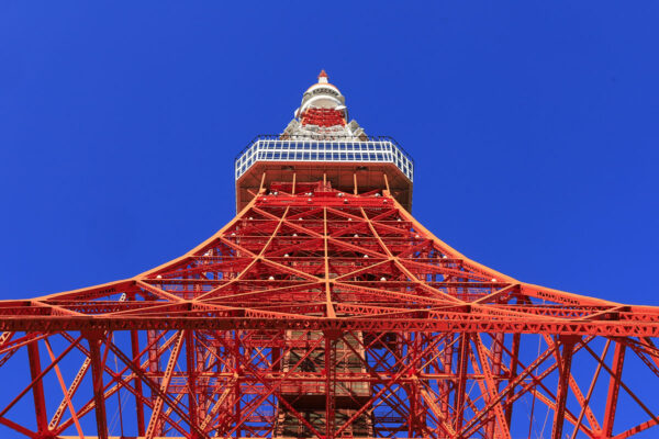【X】「東京は“平民コンテンツ”だけ楽しめば神」「金持ちのマネをしない」SNSで《上京生存戦略》が話題！「わかる」「いや地方がマシ」と賛否の声