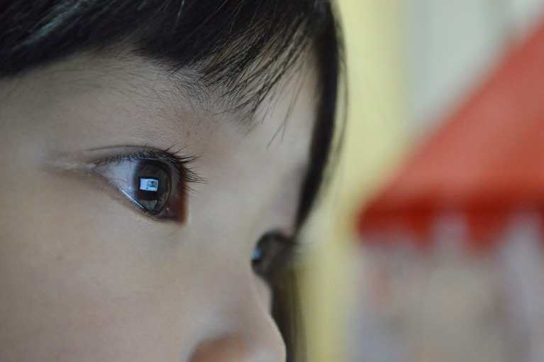 【怖い報】子供の「斜視」、急増し始める・・・【スマホ】