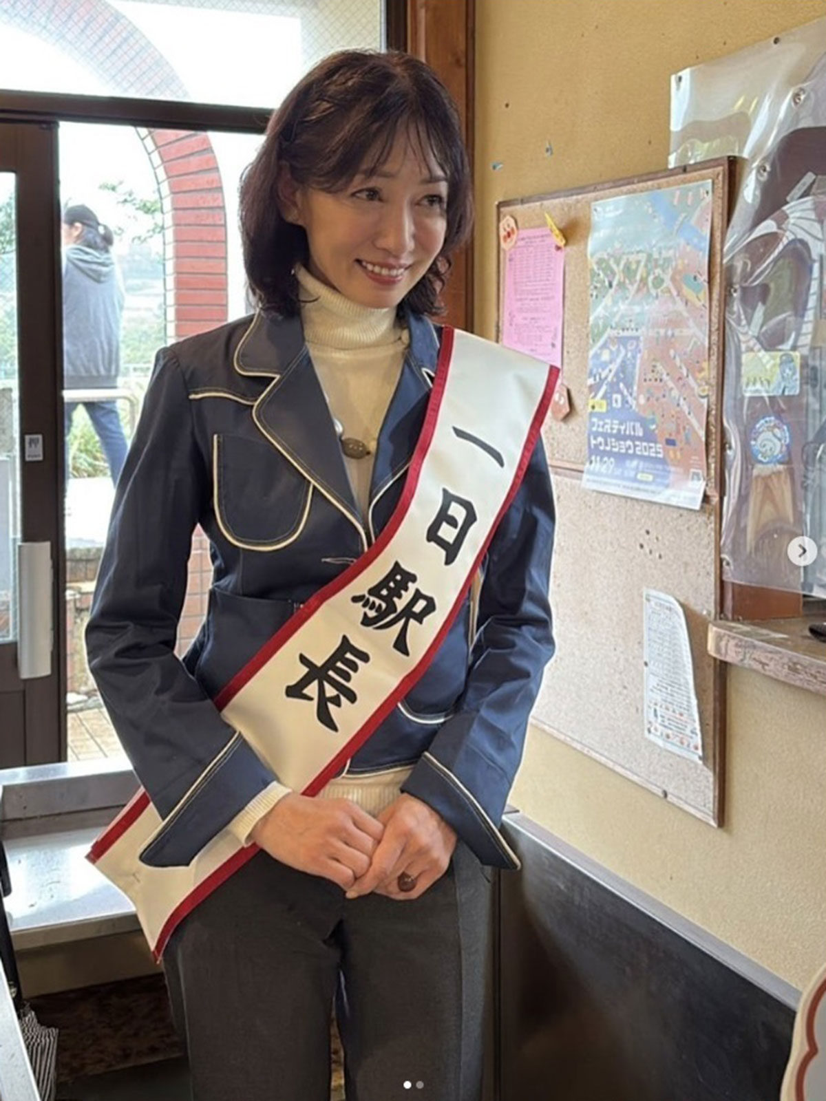 【芸能】細川ふみえ ジャケパンスタイルで公の場に久々登場「相変わらずお綺麗で」変わらぬ美貌にファンうっとり