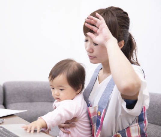 今や出産や子育ては女性にとって「やり直しのきかないリスク」…不安のポイントは「両立が困難」