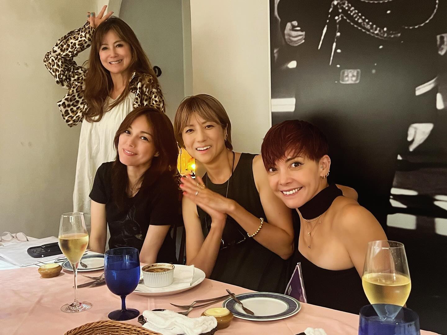 相川七瀬、中村あゆみ、hitomi、土屋アンナの女性シンガー４人での食事会に反響「華やかですね」「ユニット組んで」