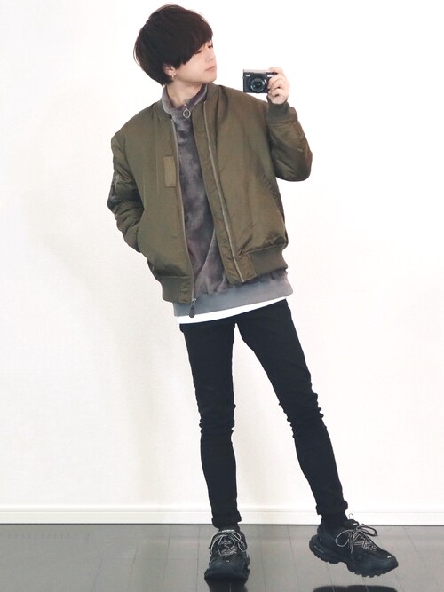 【画像】2025年にこのファッションしてる男、ガチでヤバいぞww