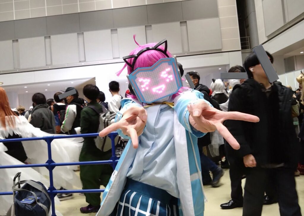 コミケで、外国人「Hi〜♡」男の娘「はーい！」外人「Oh…」